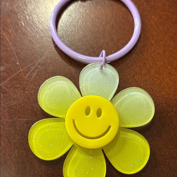 Colorful Smiley Flower Keychains - Picture 3 of 7